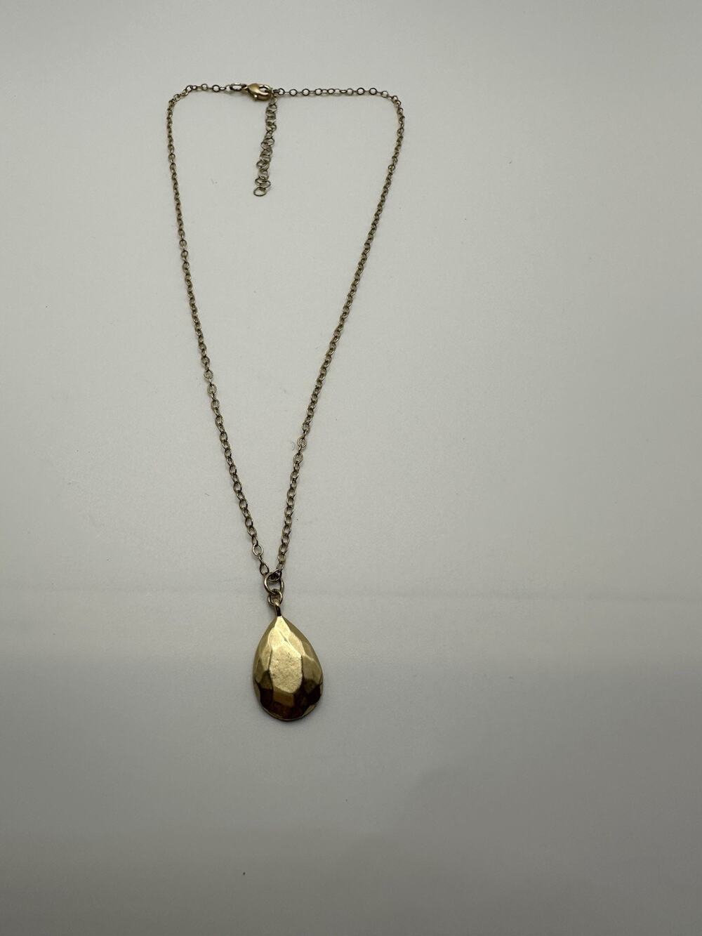 Gold Tone Tear Drop Pendant Chain Necklace 14”